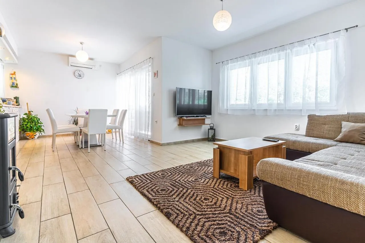Apartments Nina Maslenica