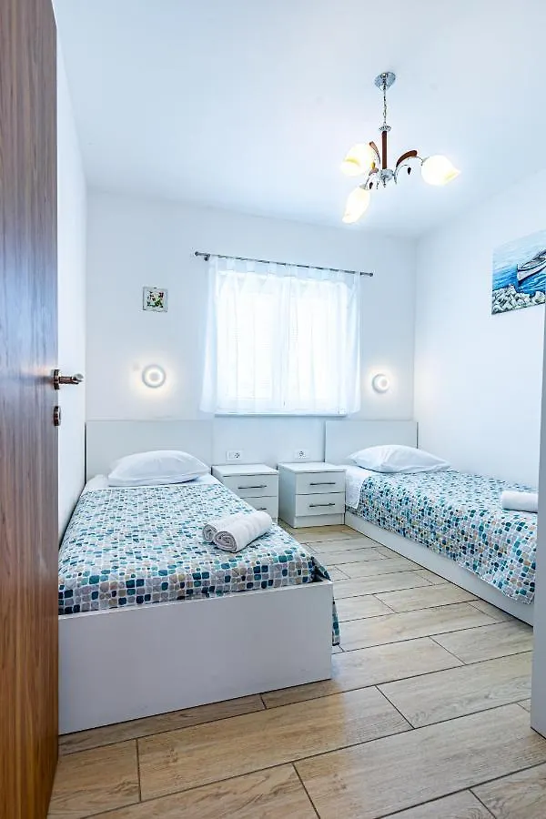 Apartments Nina Maslenica