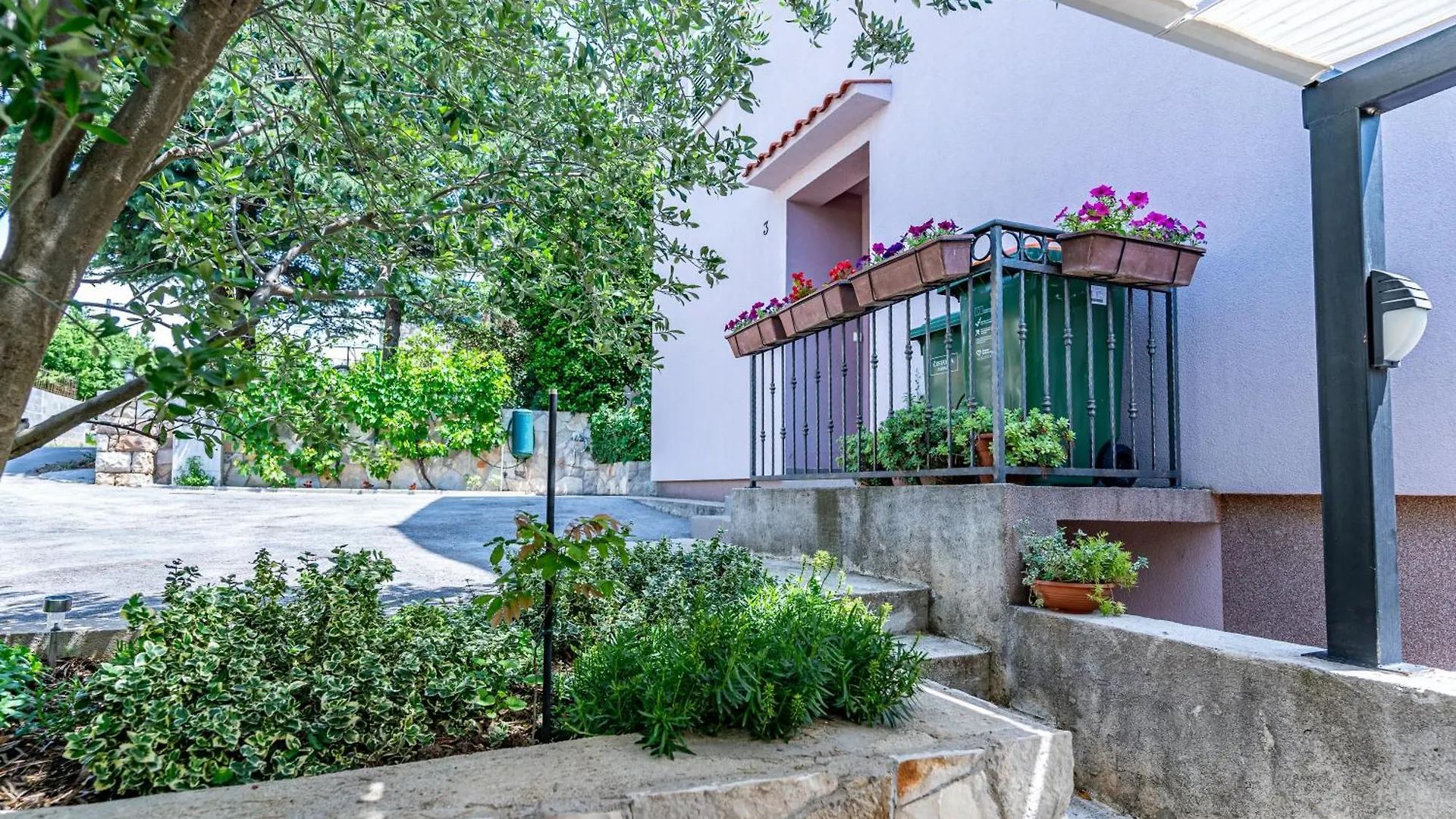 Apartments Nina Maslenica