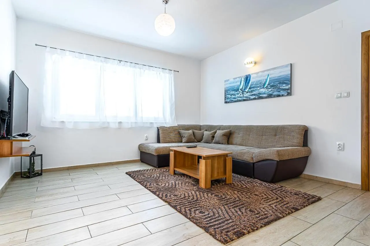 Apartments Nina Maslenica