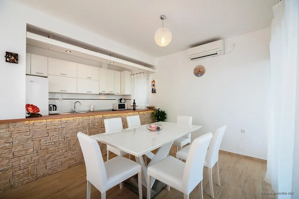 Apartments Nina Maslenica