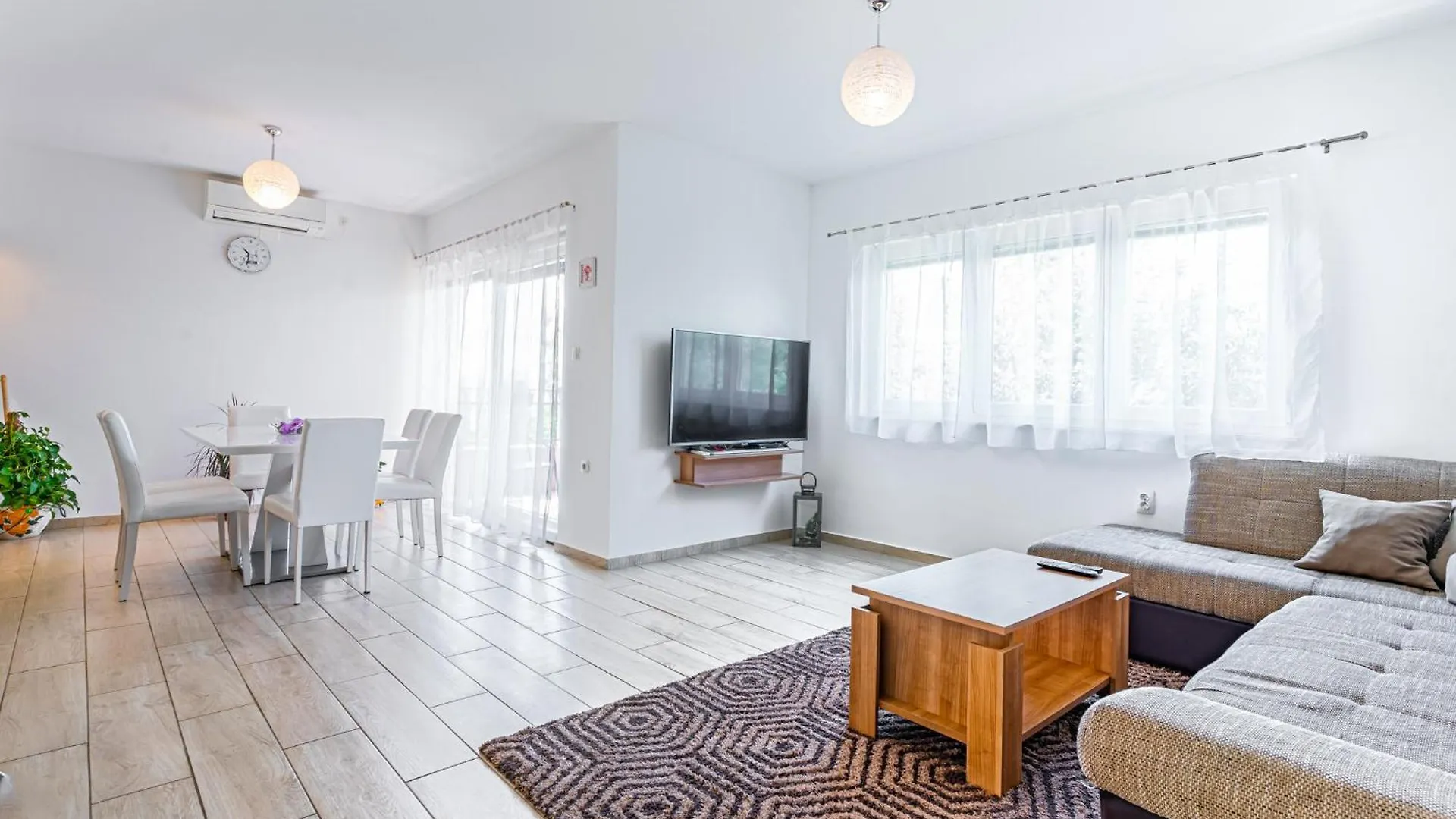 Apartments Nina Maslenica